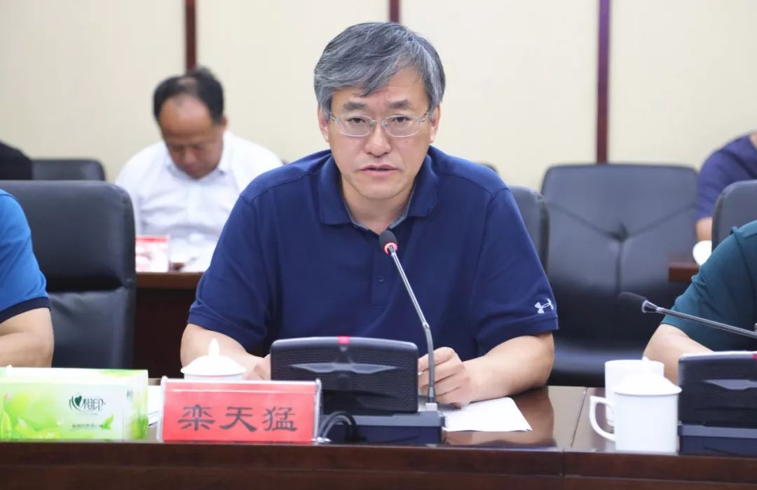 旗委书记栾天猛主持召开旗扶贫开发工作领导小组暨中央脱贫攻坚专项