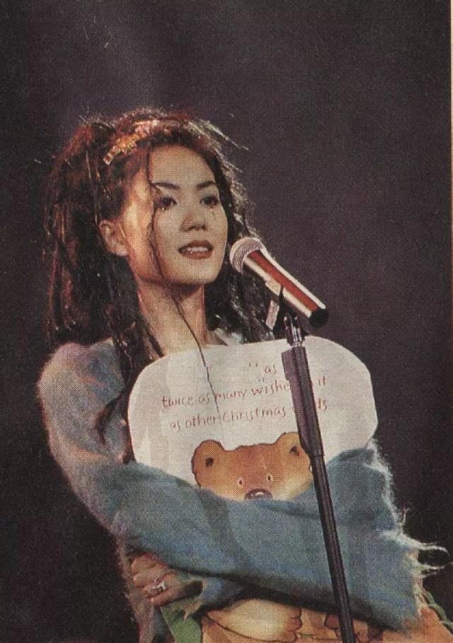 49岁王菲绿色头发超亮眼气质不减当年她的时尚发型你见过几个