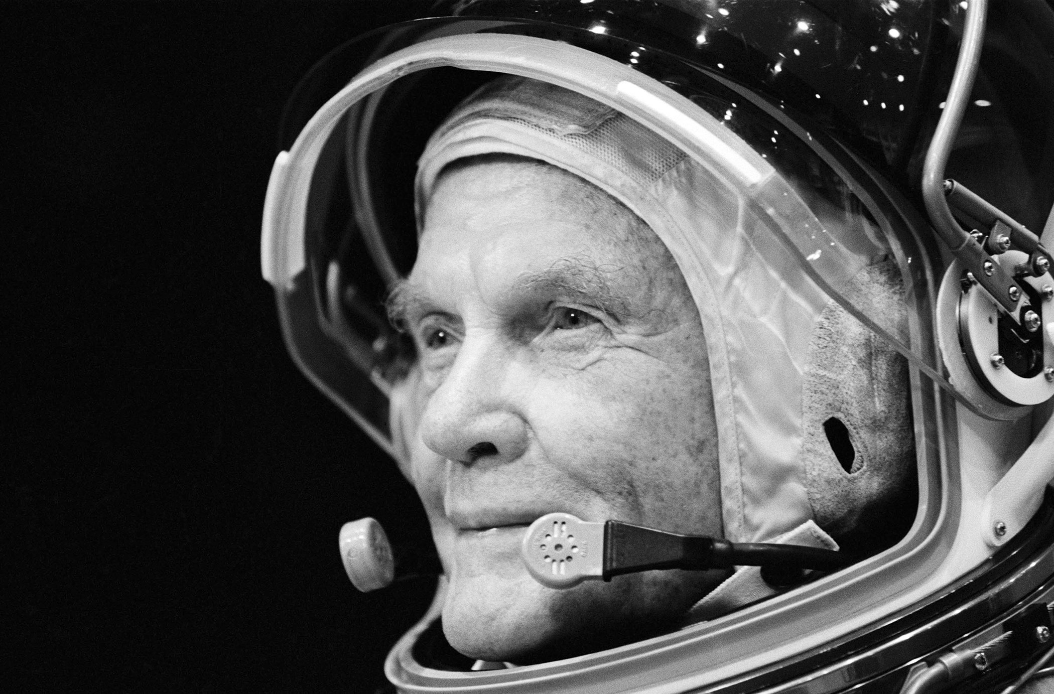 载人航天史上的十项世界纪录:有人进入太空时已经77岁了