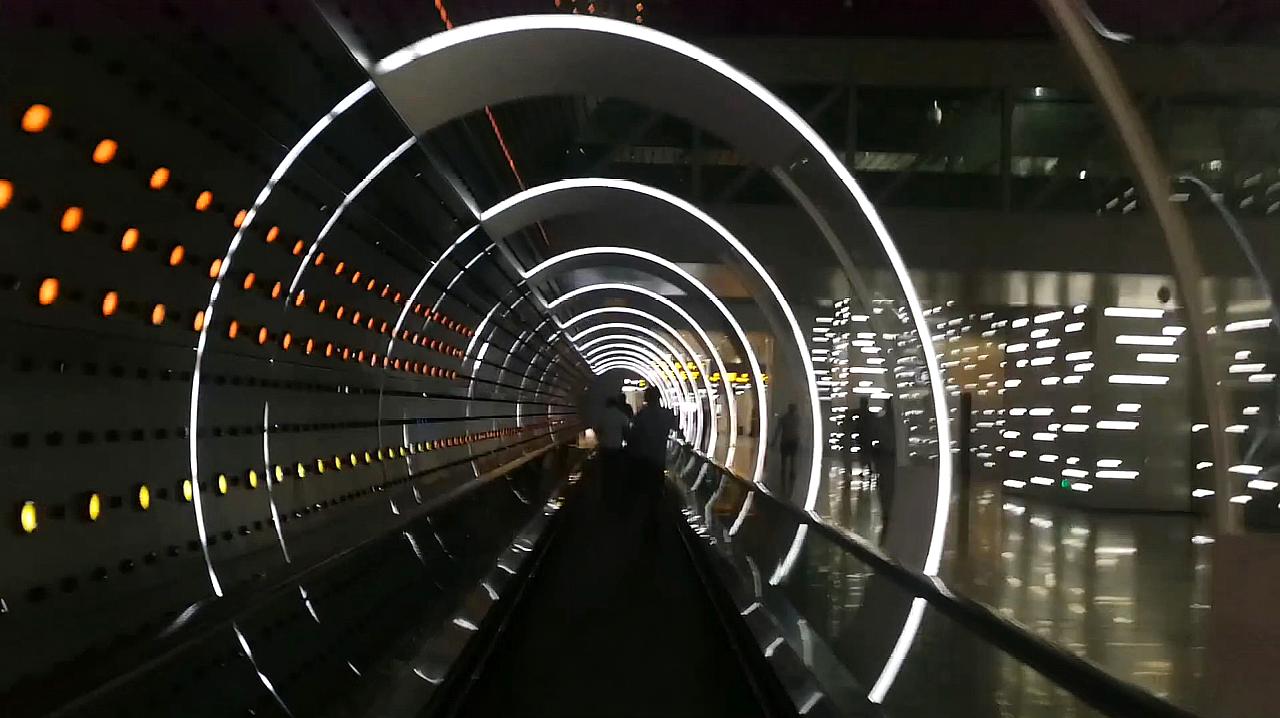 带你去旅行一起穿越广州白云国际机场时空隧道