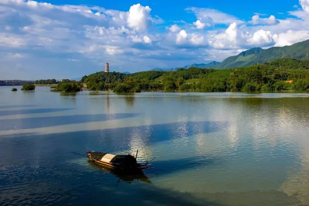 双牌水库由老一辈无产阶级革命家陶铸同志亲笔题写库名,截高峡而成