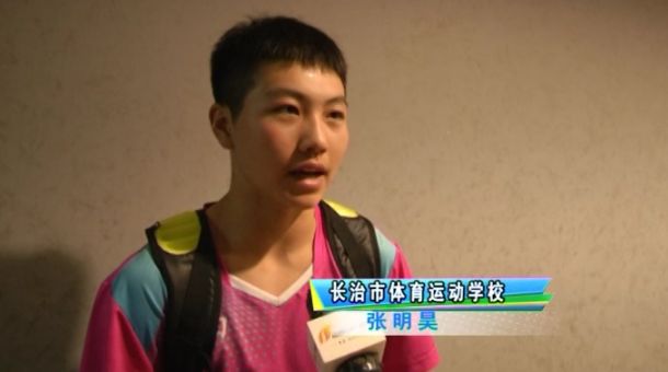 比12处于下风的张明昊与海南队林诗栋争夺当晚的男单金牌15岁的张明昊