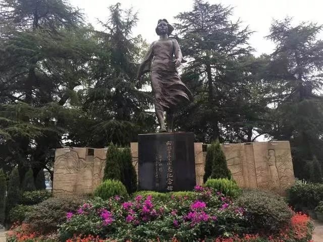 向警予创办的溆浦女校,也更名为警予学校,她当年亲自编写的校歌,在一