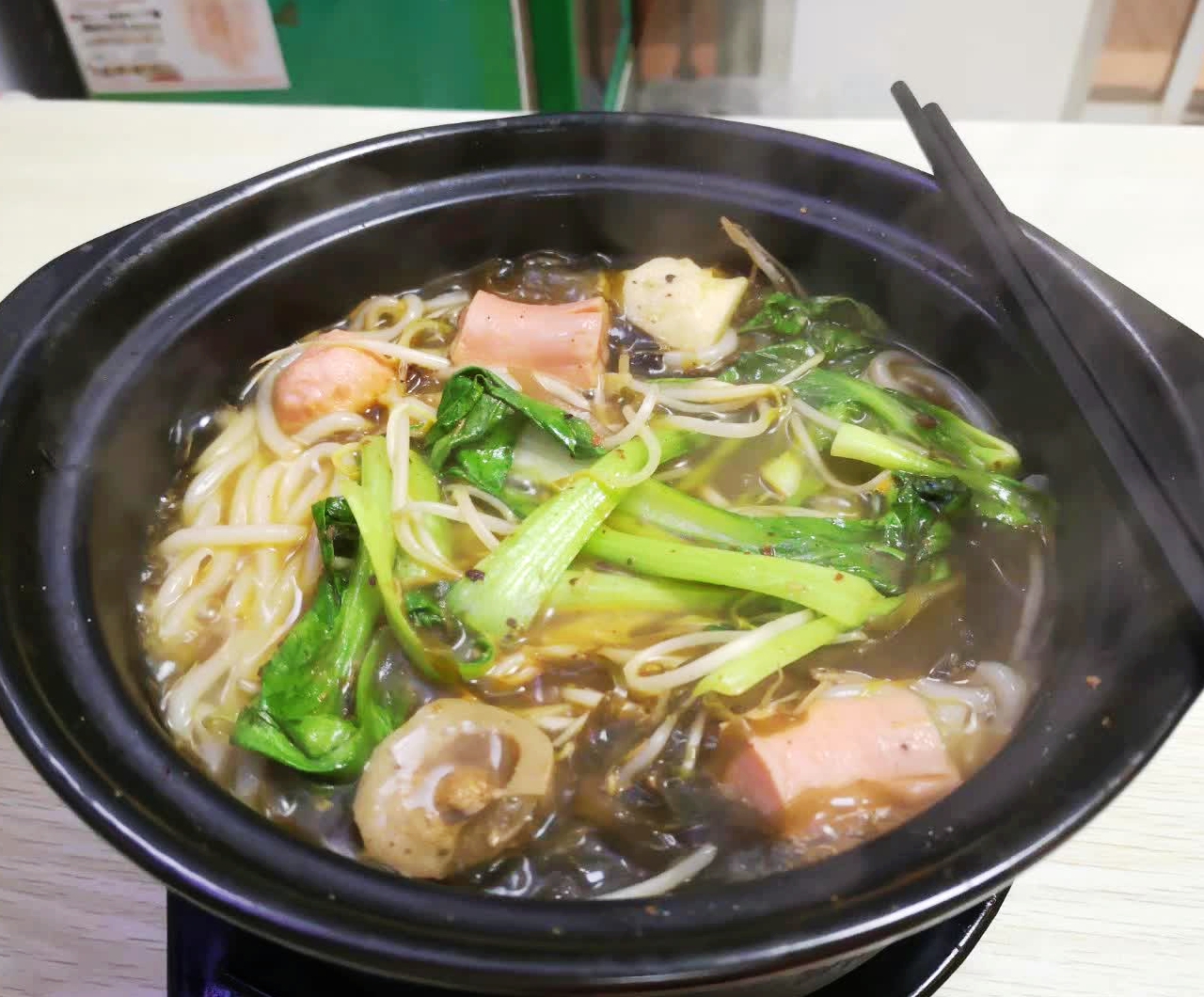 中国曾经爆火的快餐,从黄焖鸡到过桥米线,现在为何都没落了?