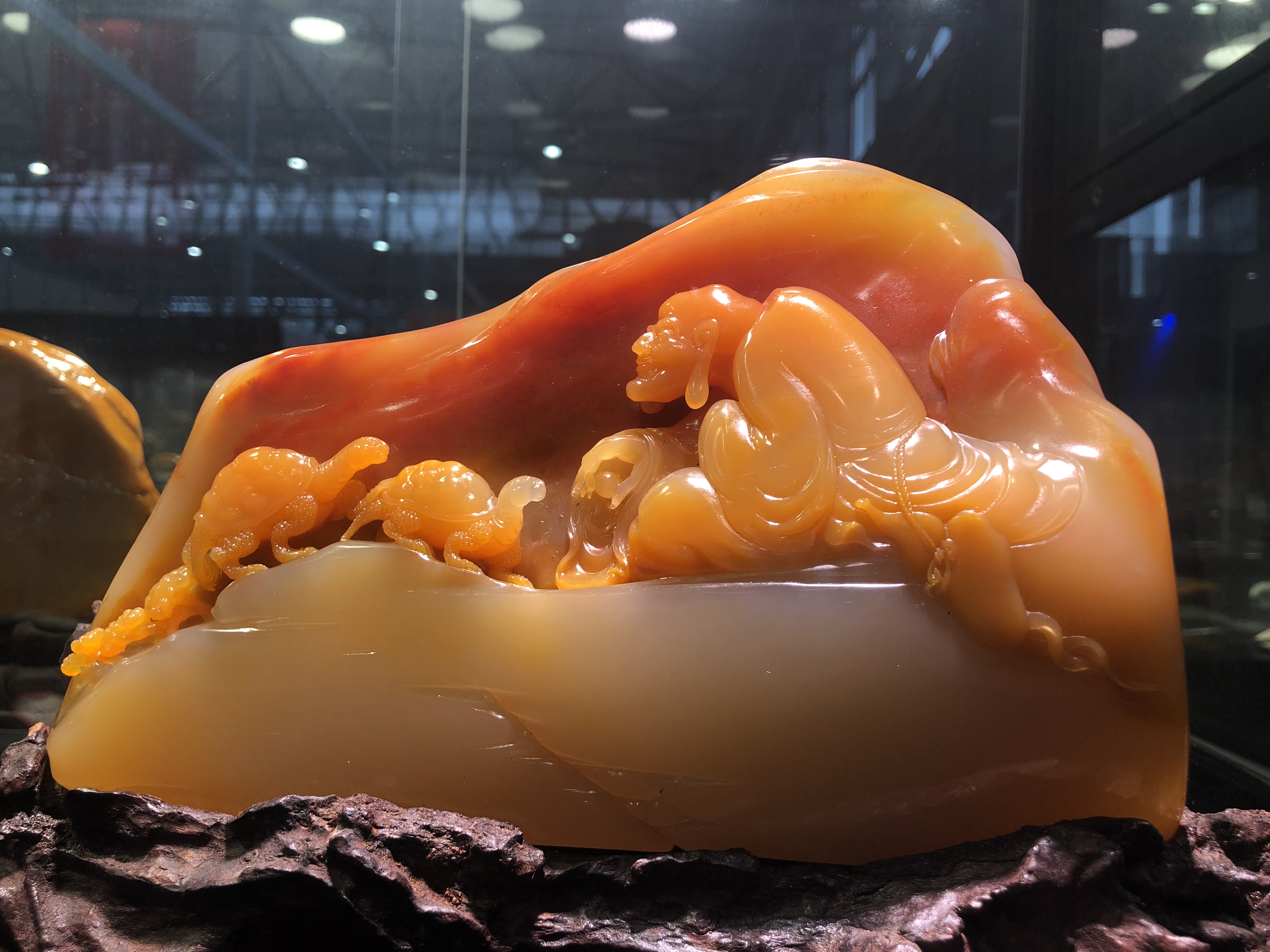 万人围观龙陵黄龙玉博物馆昆明国际石博览会开幕