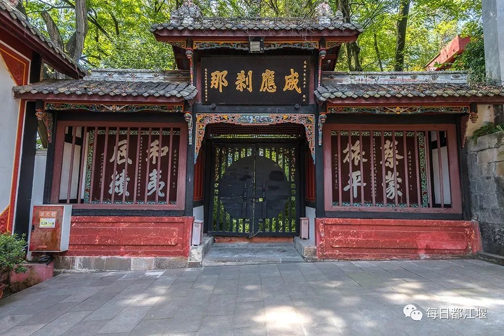 进入黄花观后,接待师徒四人,孙悟空大战多目怪等镜头