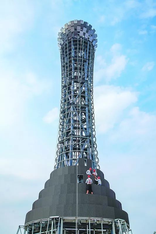 炫酷!二青会火炬塔来了