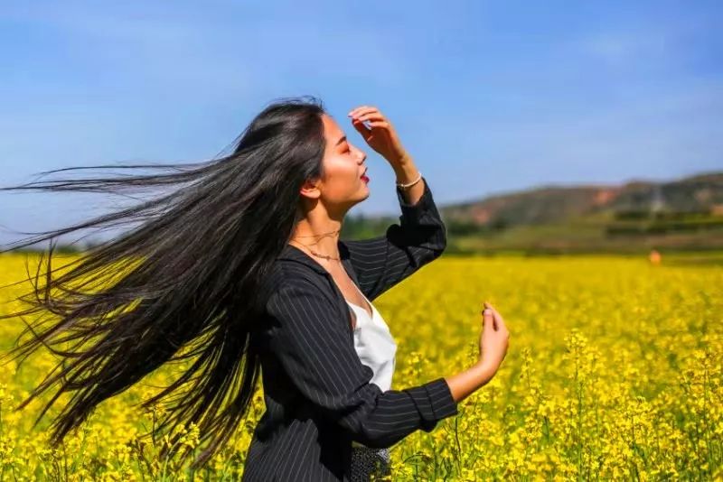 太美了简直就是人在画中游景美人更美