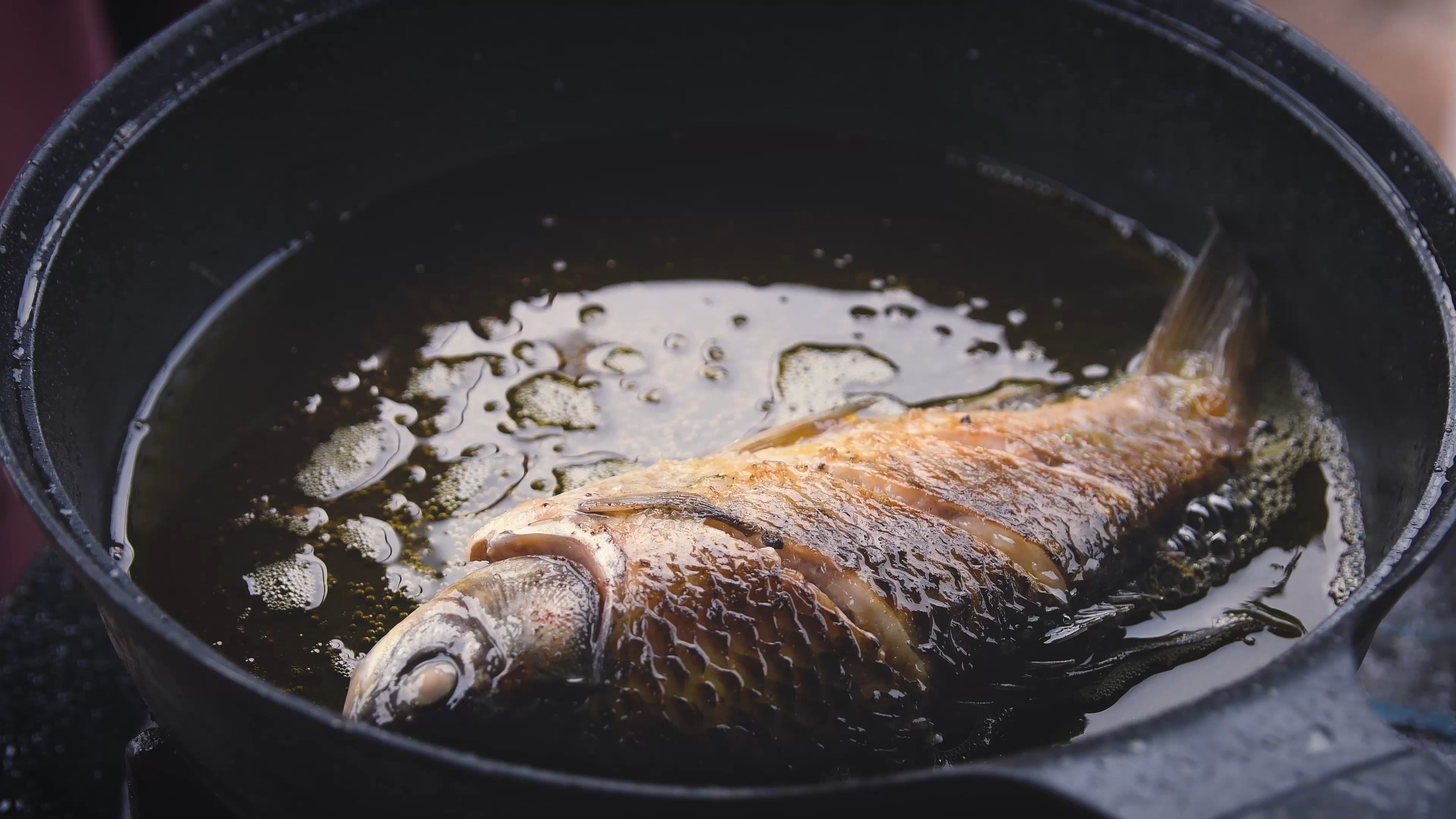四川名菜藿香鲫鱼最重要的几步简单美味农村小妹分享家乡川味