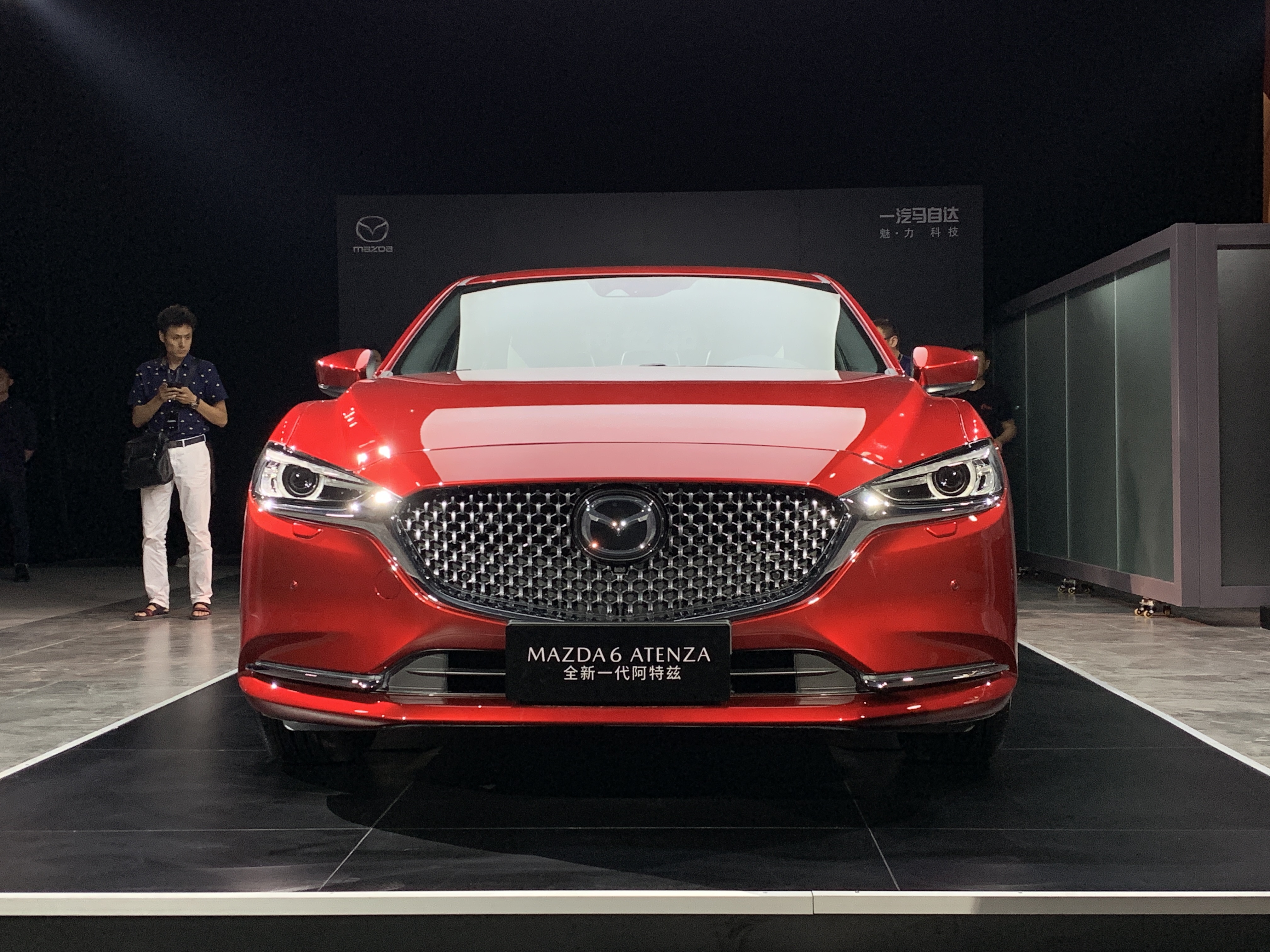 全新一代马自达6阿特兹亮相雅阁凯美瑞能否招架得住吗