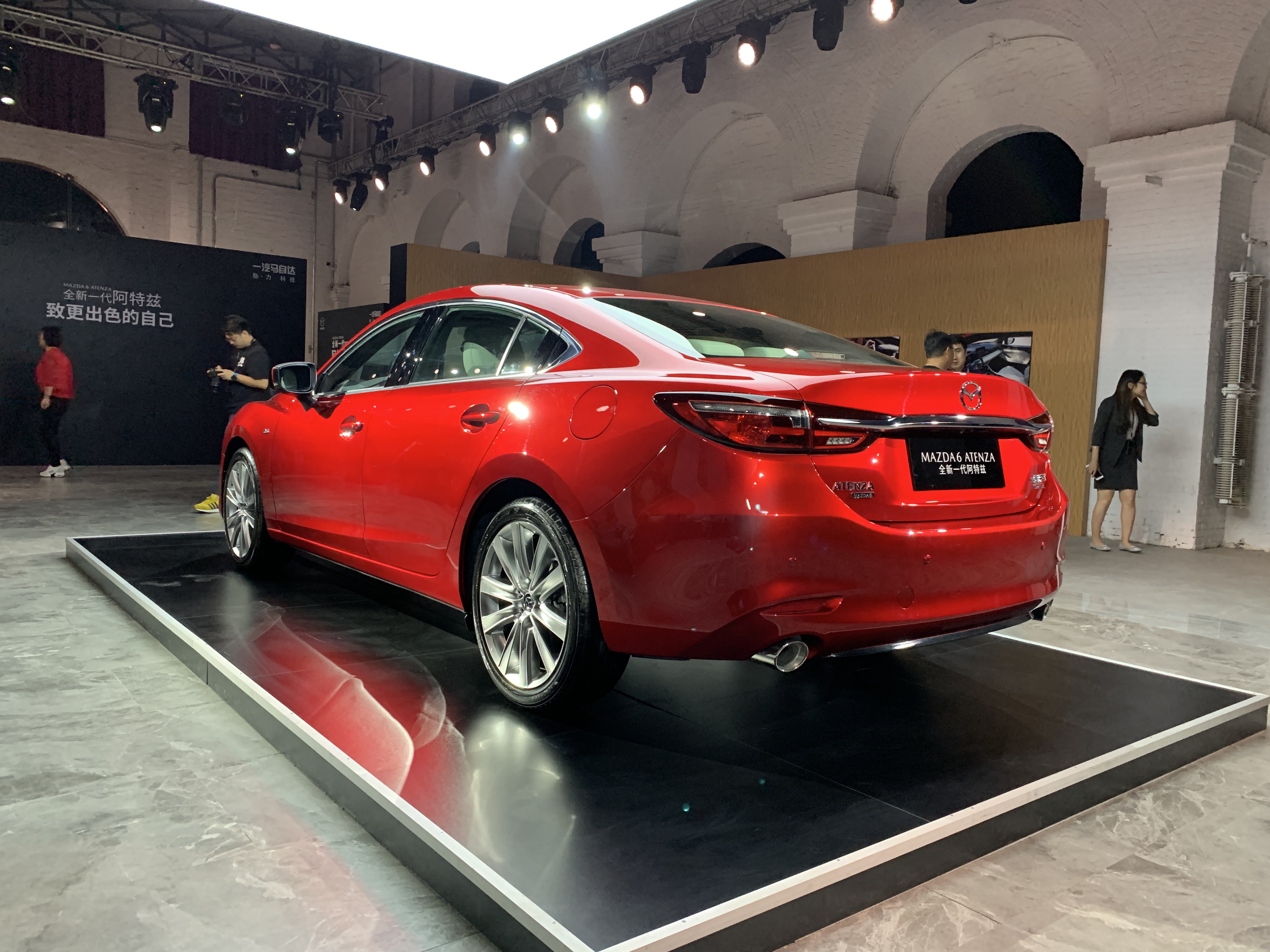 全新一代马自达6阿特兹亮相雅阁凯美瑞能否招架得住吗