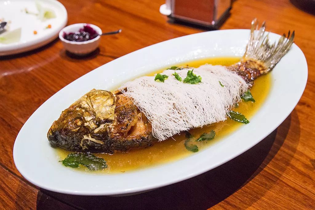 河南豫菜的典范城墙根戏缘茶楼20多道菜被客人吃的盘光碗净