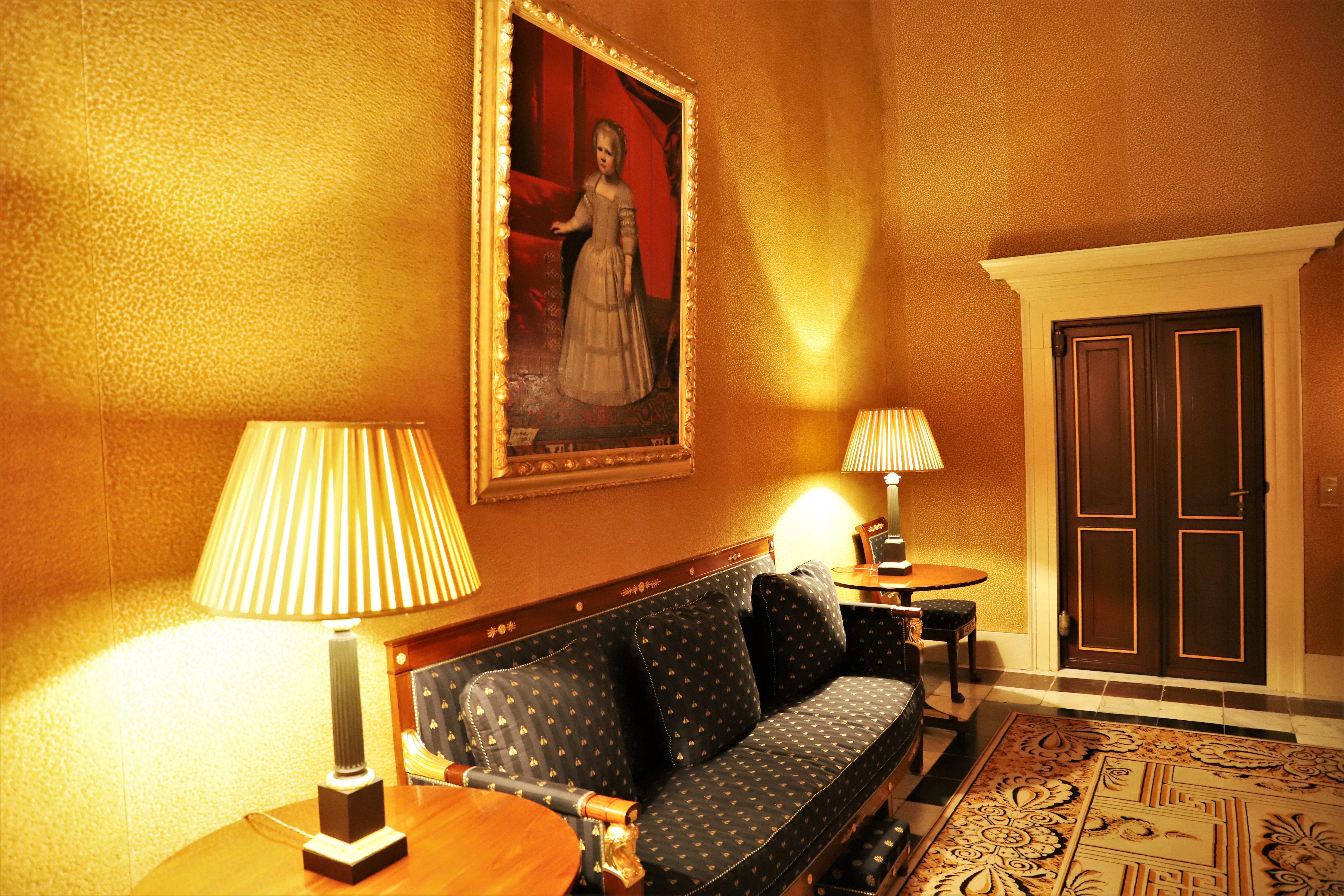 阿姆斯特丹王宫下原来屋内装饰都有讲究只是看懂的人不多