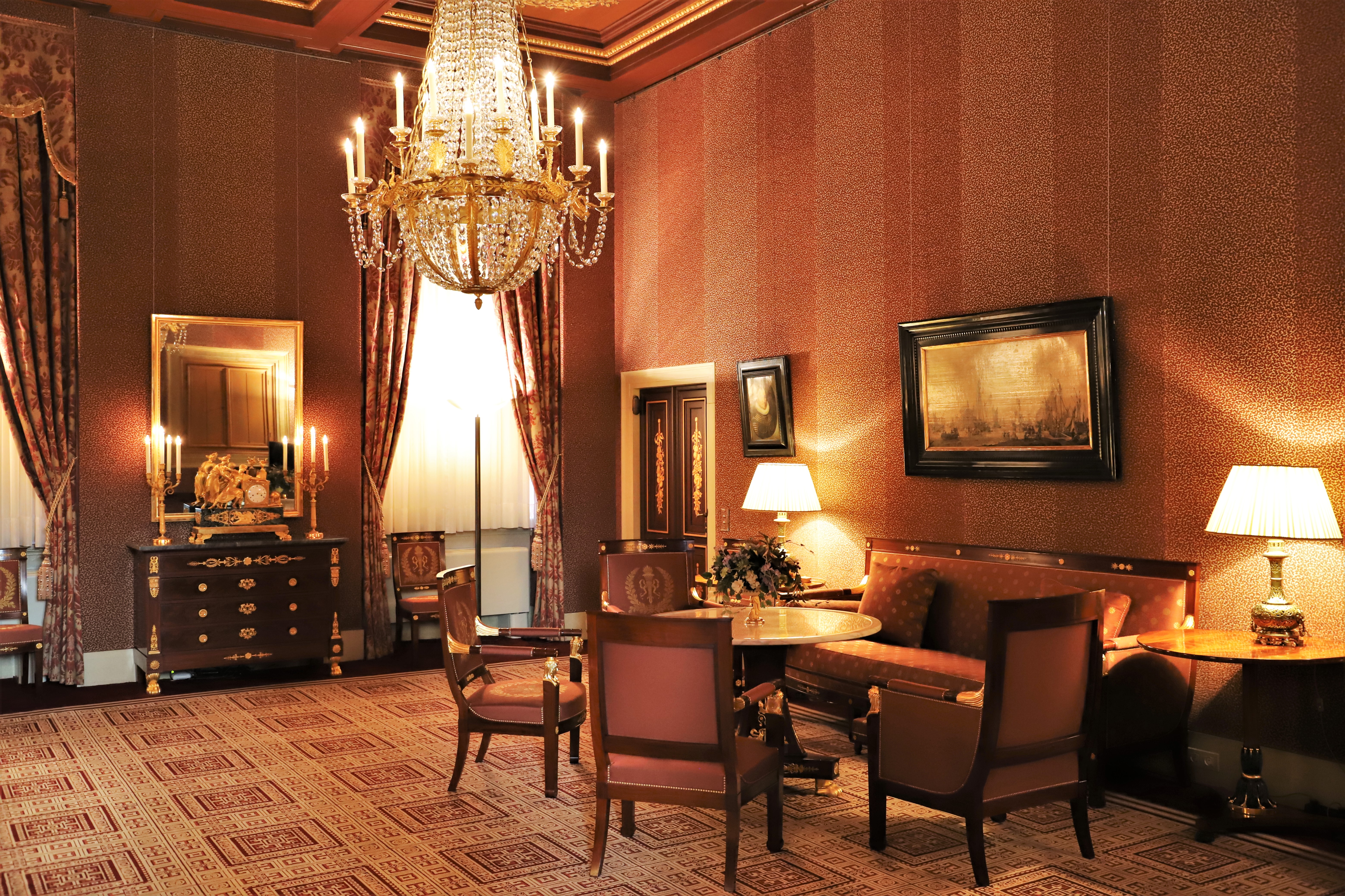 阿姆斯特丹王宫下原来屋内装饰都有讲究只是看懂的人不多