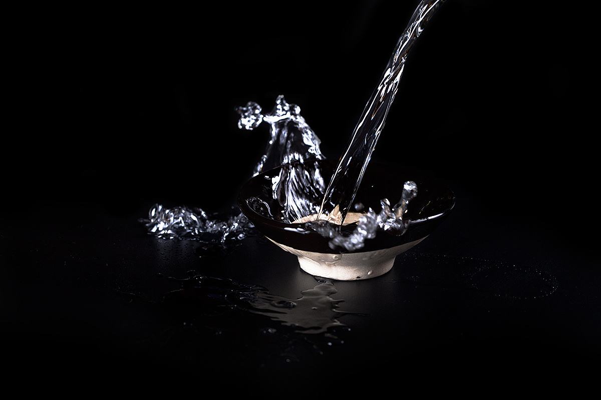 酒花大小能判断白酒度数高低,却无法判断酒质好坏,别