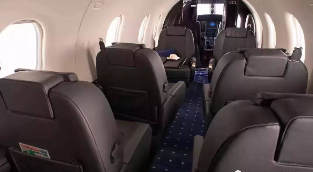 先一起来看看飞机长啥样 目前仅开通 去往鄂尔多斯国际机场的航班