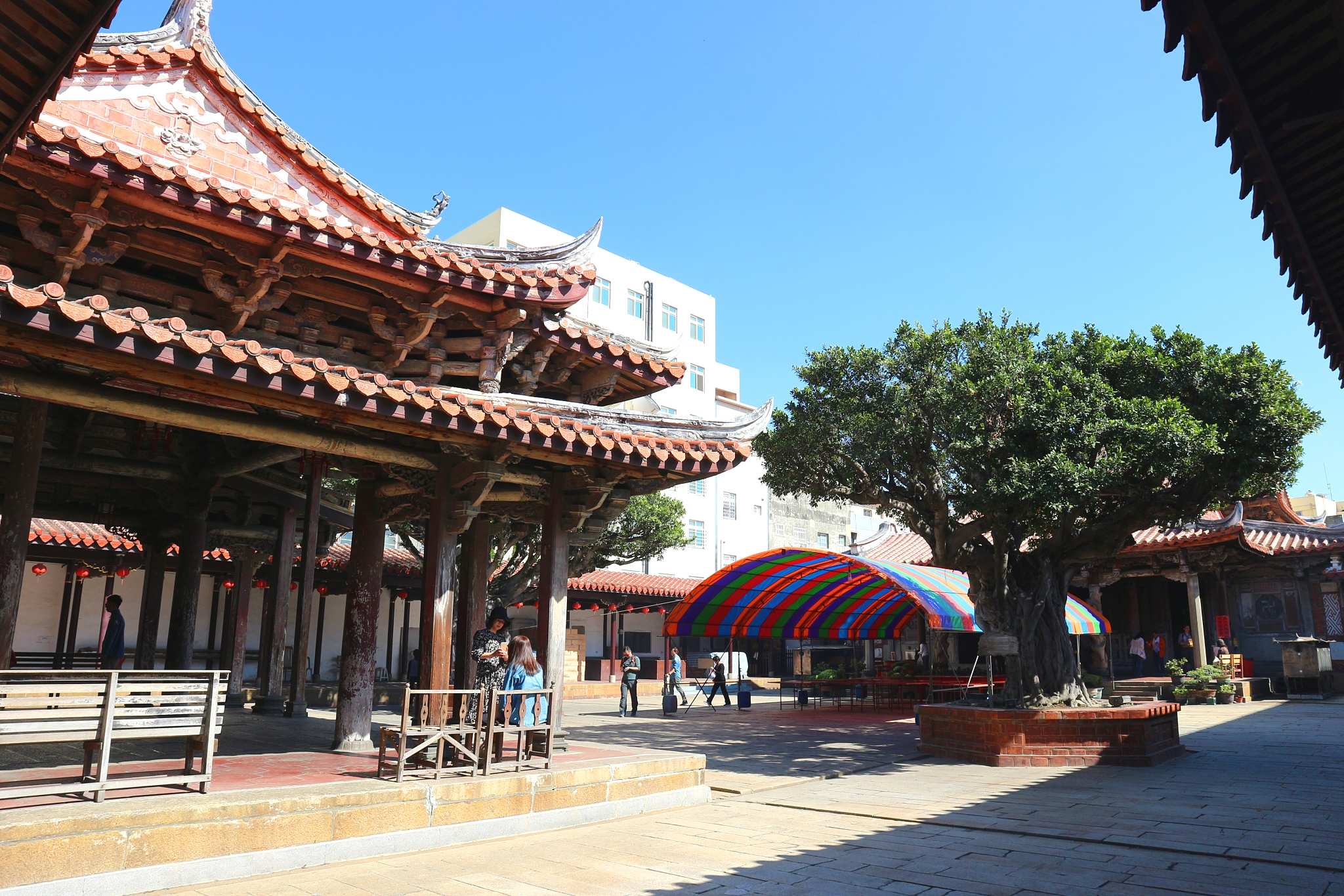 台湾鹿港小镇的龙山寺清代闽南式建筑建材和工匠皆来自闽粤