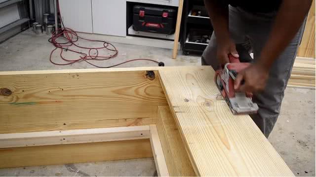 业余木工打张木沙发拉开一看变成木板床多功能成本不到100块