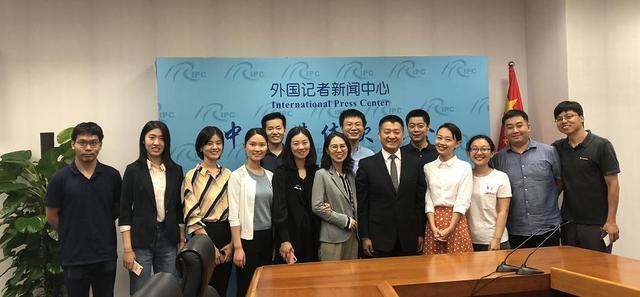 不再担任外交部发言人了,"暖男"陆慷会去哪?