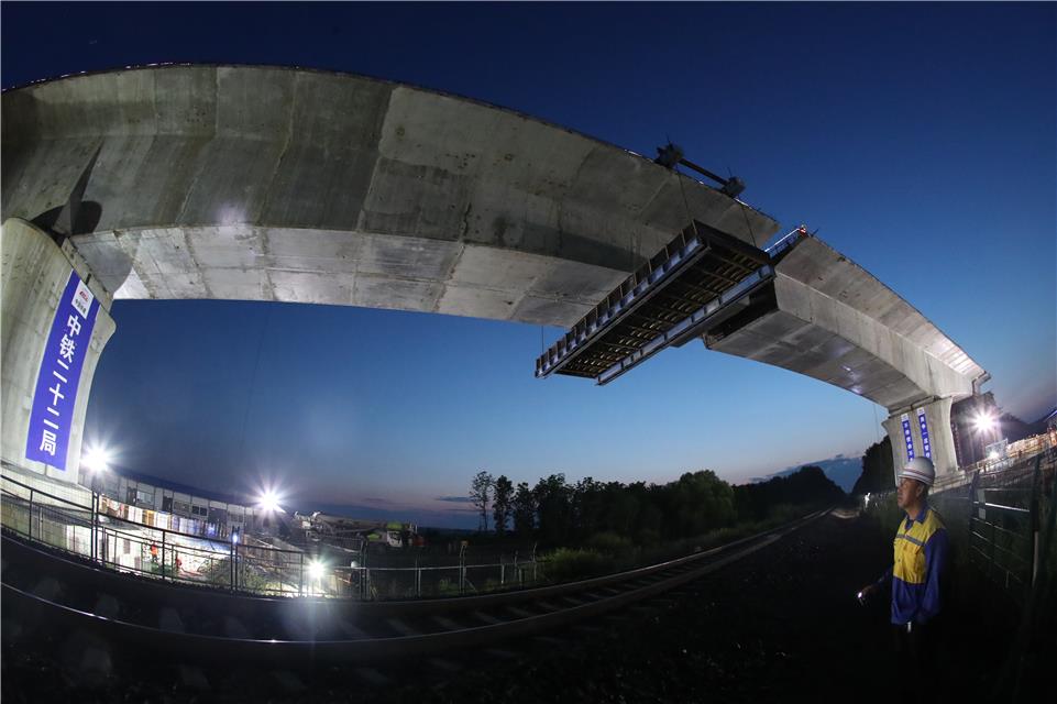 中国最东端高铁重要进展!牡佳客专跨佳富铁路1号特大桥转体连续梁合龙