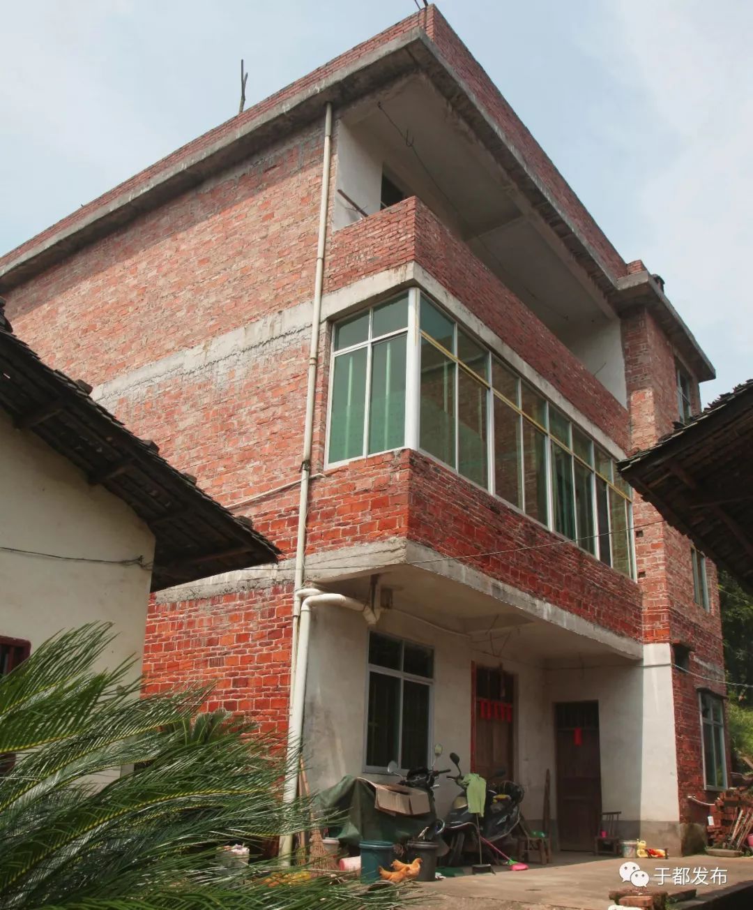 二儿子朱荣生的三层红砖房