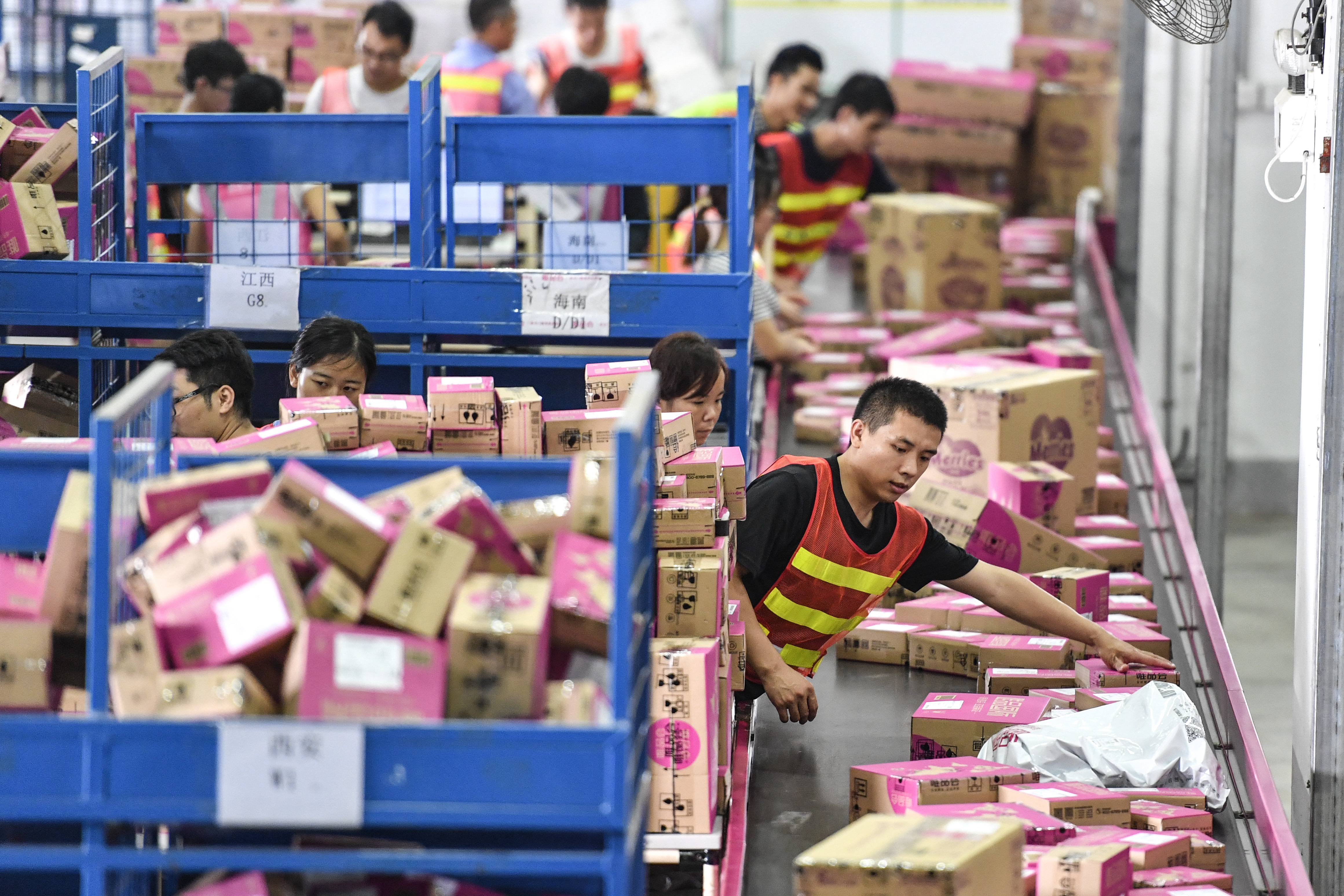 快递军团竞争激烈 今年上半年行业格局有何变化