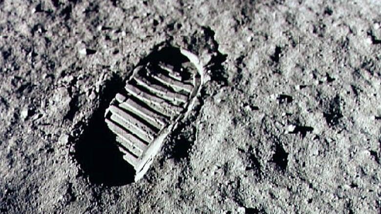 第一个登月脚印,图片来源:nasa