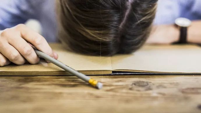 "连抄也不愿抄",基层干部写材料,为何成了苦差事?_人民号