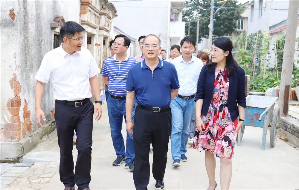 溧阳市委常委常务副市长周卫中一行到南渡调研美意田园工作