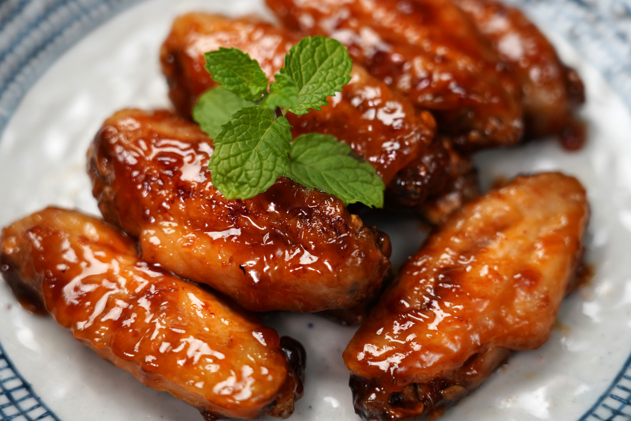 酸梅鸡翅最简单的做法酸甜的汁水包裹着一根根鸡翅好吃到吮指