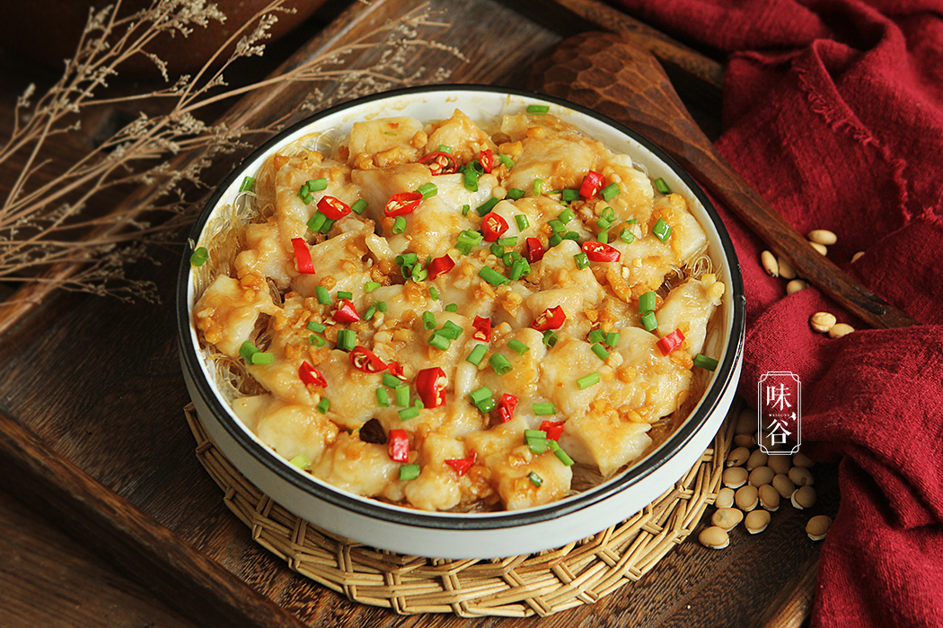 这鱼多给孩子吃肉多刺少营养高垫点粉丝蒸一蒸味道极鲜