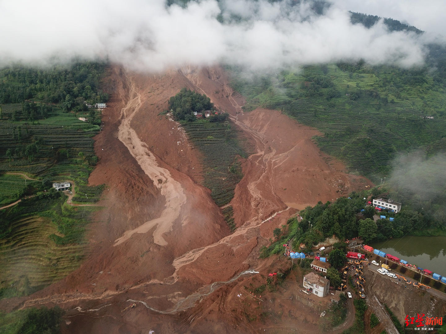 六盘水山体滑坡已致15死30人失联男子陪母亲看病躲过一劫