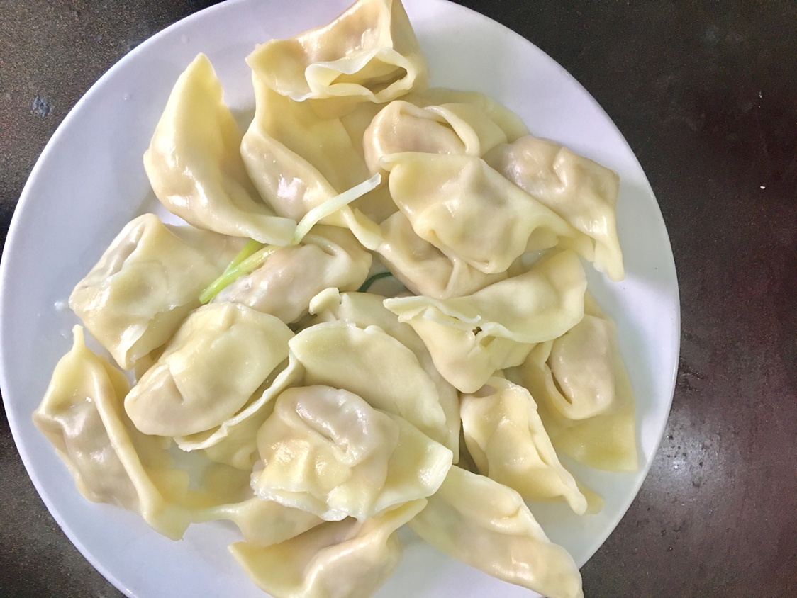 包菜水饺美味鲜香对于不善于制作面食的南方人来说饺馅更重要