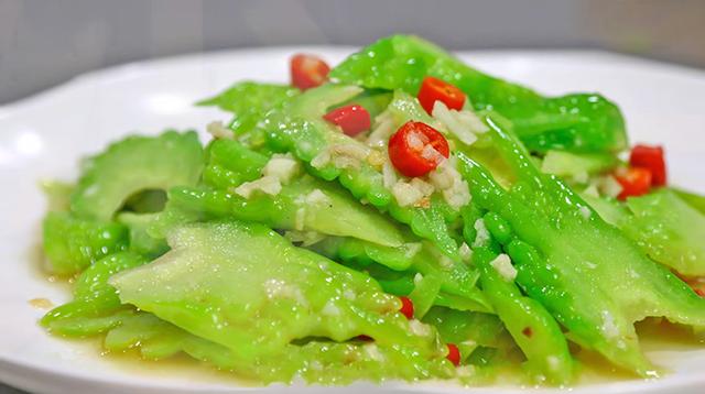 教你几道苦瓜特别好吃的做法,清脆爽口营养美味,上桌就被抢光