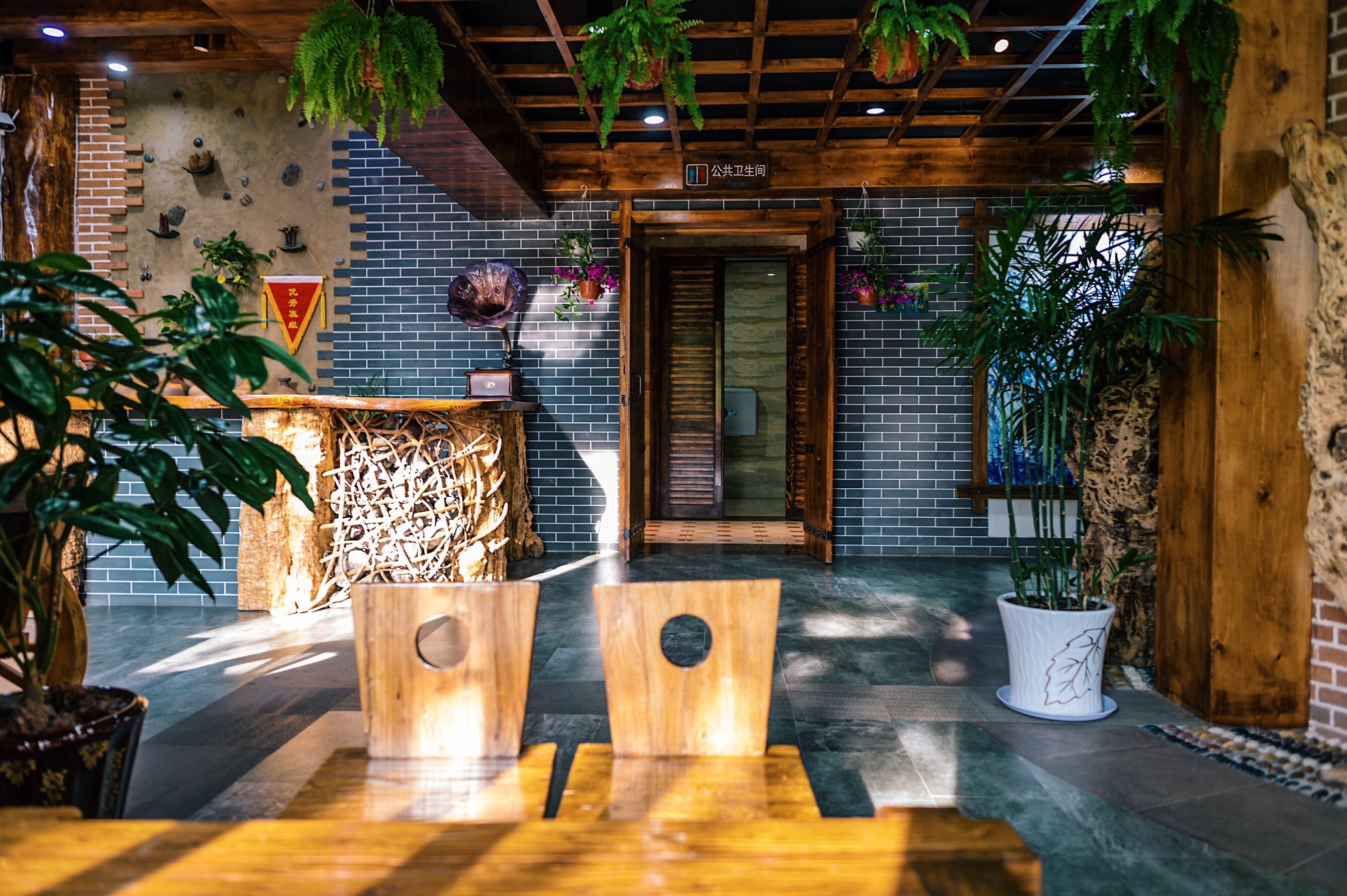 长白山旅游厕所革命不仅节能环保自身也成了一道靓丽的风景线