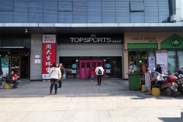 目前已经开业的孝感商业体主要包括保丽广场,银泰城,百佳宏业商城