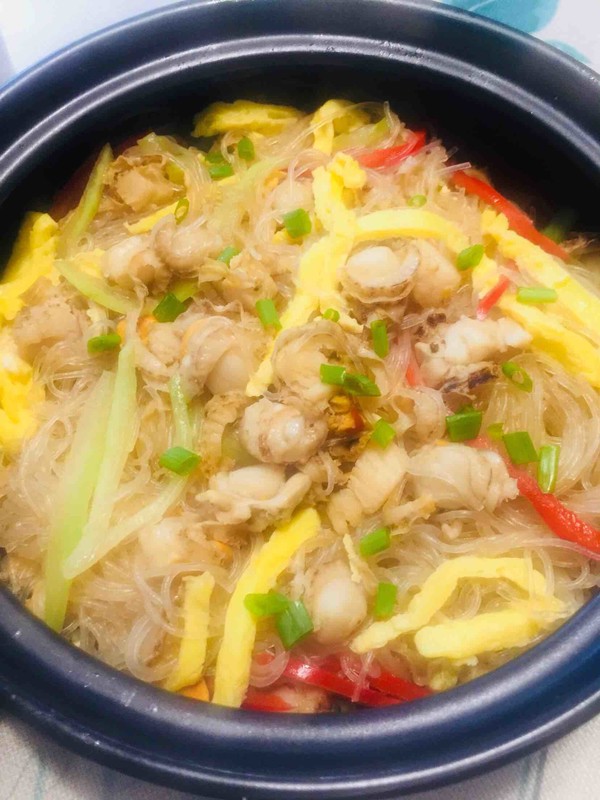 烹饪小贴士:1,挑选活养扇贝,首先应选择外壳颜色比较一致且有光泽