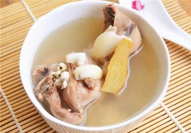 【白扁豆瘦肉汤】
