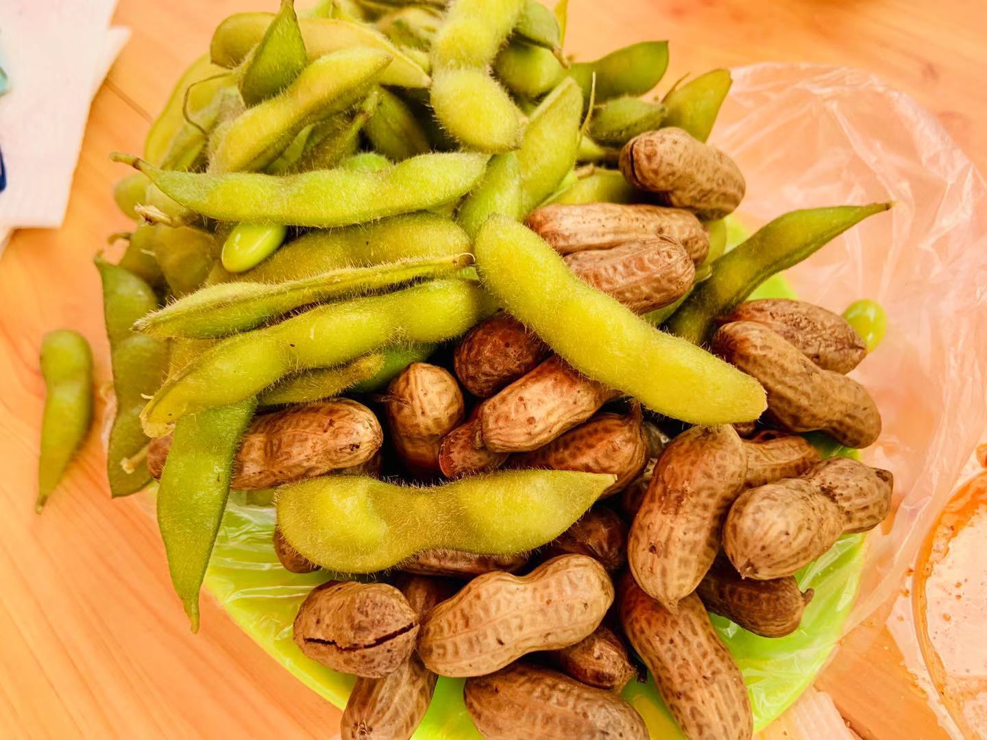 这条街小吃种类上百种,吃货风雨无阻,6个人80块钱吃到撑