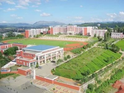 占地面积123亩,是昆钢创办的第一所完全中学,2003年9月规划安宁市政府