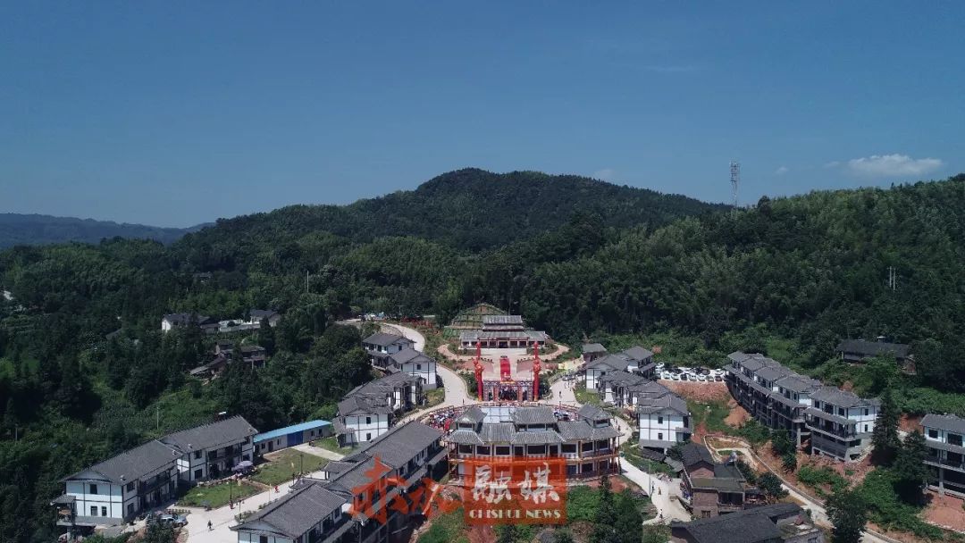 人山人海赤水市元厚镇五星苗寨开寨