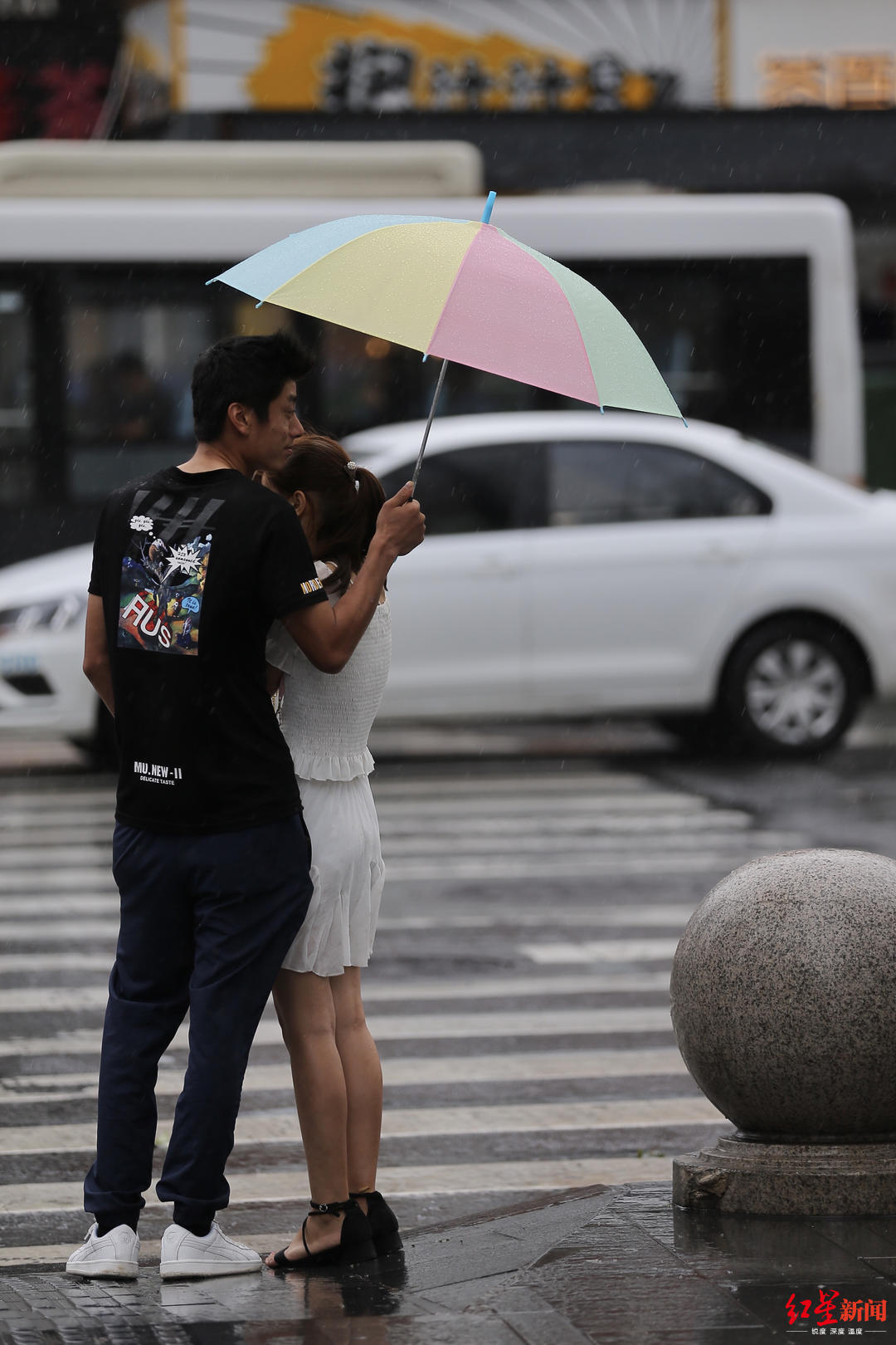 雨中为你撑伞的图片,雨中撑伞为你撑伞(第6页)_大山谷图库