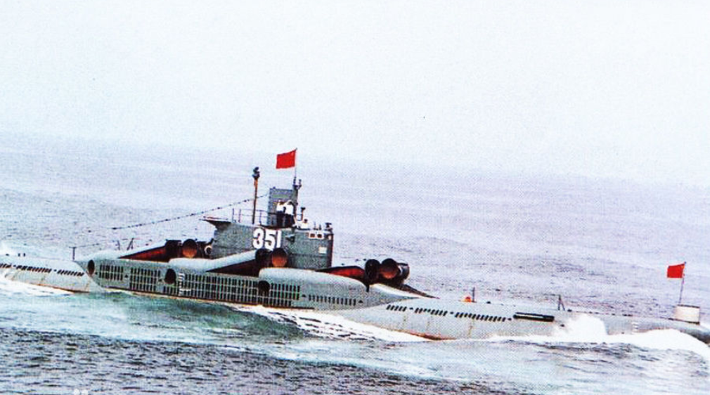 能带6枚反舰导弹中国第一艘装备反舰导弹的潜艇033g型潜艇