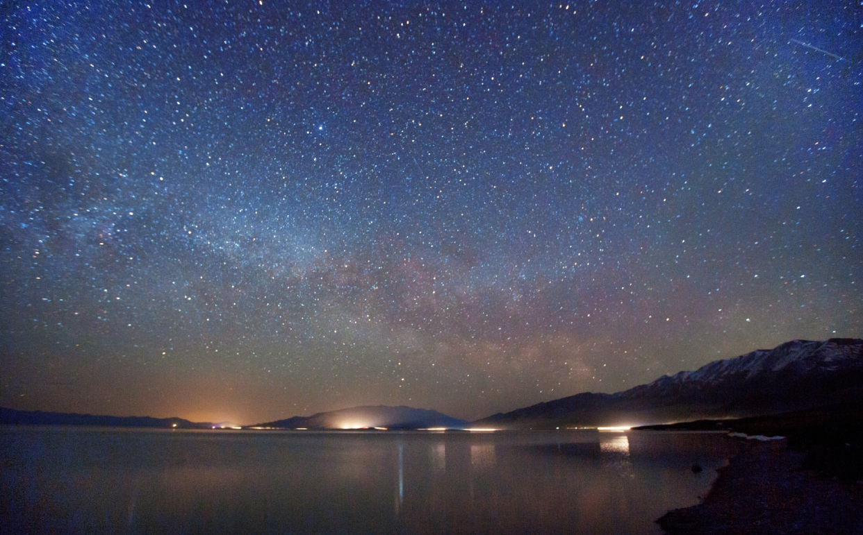 一个随处可见美女的城市但是这里的星空更要人命新疆赛里木湖