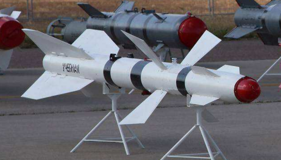 印度花150亿购俄制r-27空空导弹,这款绰号空中烧火棍导弹如何?