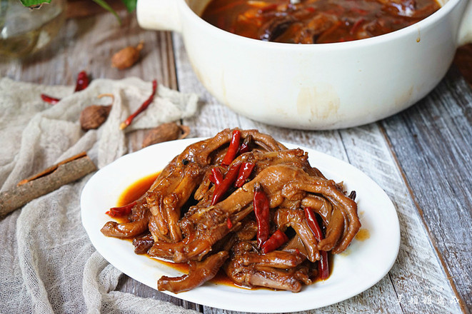 爷爷做了38年卤鸭掌学会再不用去外面买了男女老少都爱吃