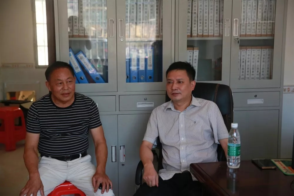 谢伟宏到兰园里村走访联点帮扶贫困家庭