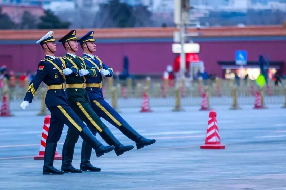 今天,致敬中國軍人!