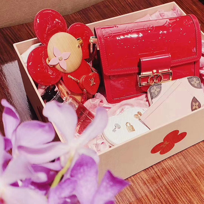 lv七夕玩偶卖得比包还贵!抢大牌限量不如送点传统礼物