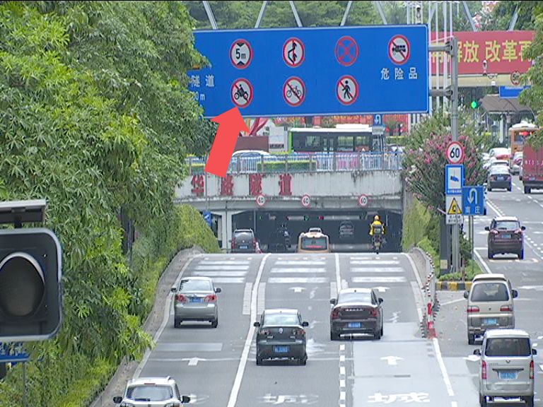 高速禁止变道标线图片